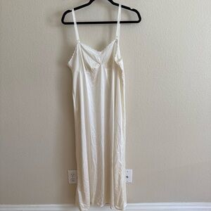 Vintage Beehive Luxurious Cream Satin Chemise Size 38